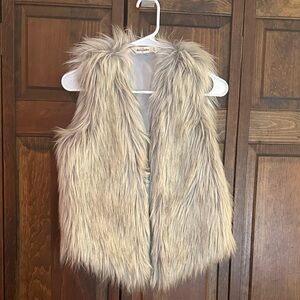 Abercrombie & Fitch Faux Fur Vest in Cream